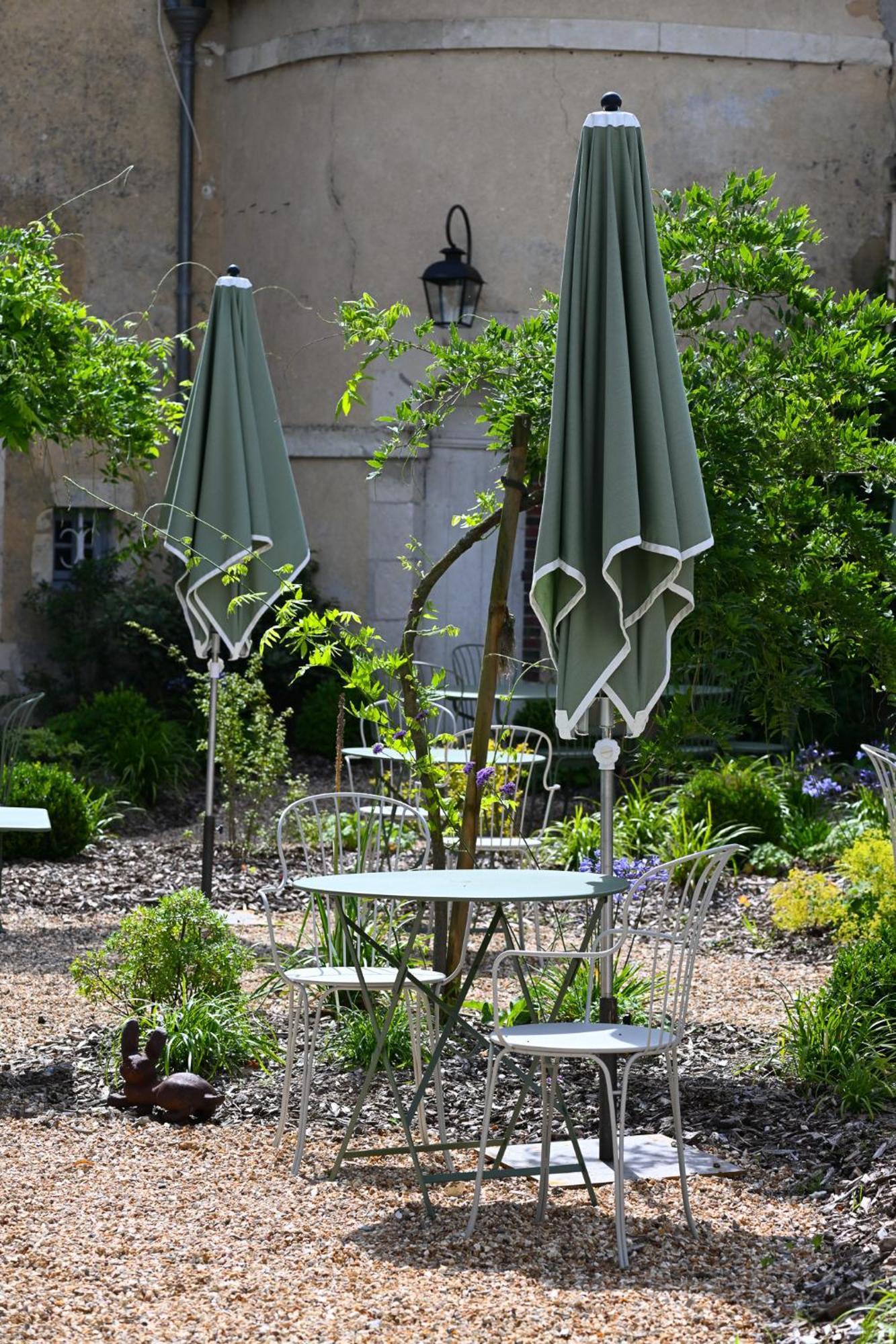 Hotel Les Pres Saint-Hilaire-le-Chatel Extérieur photo