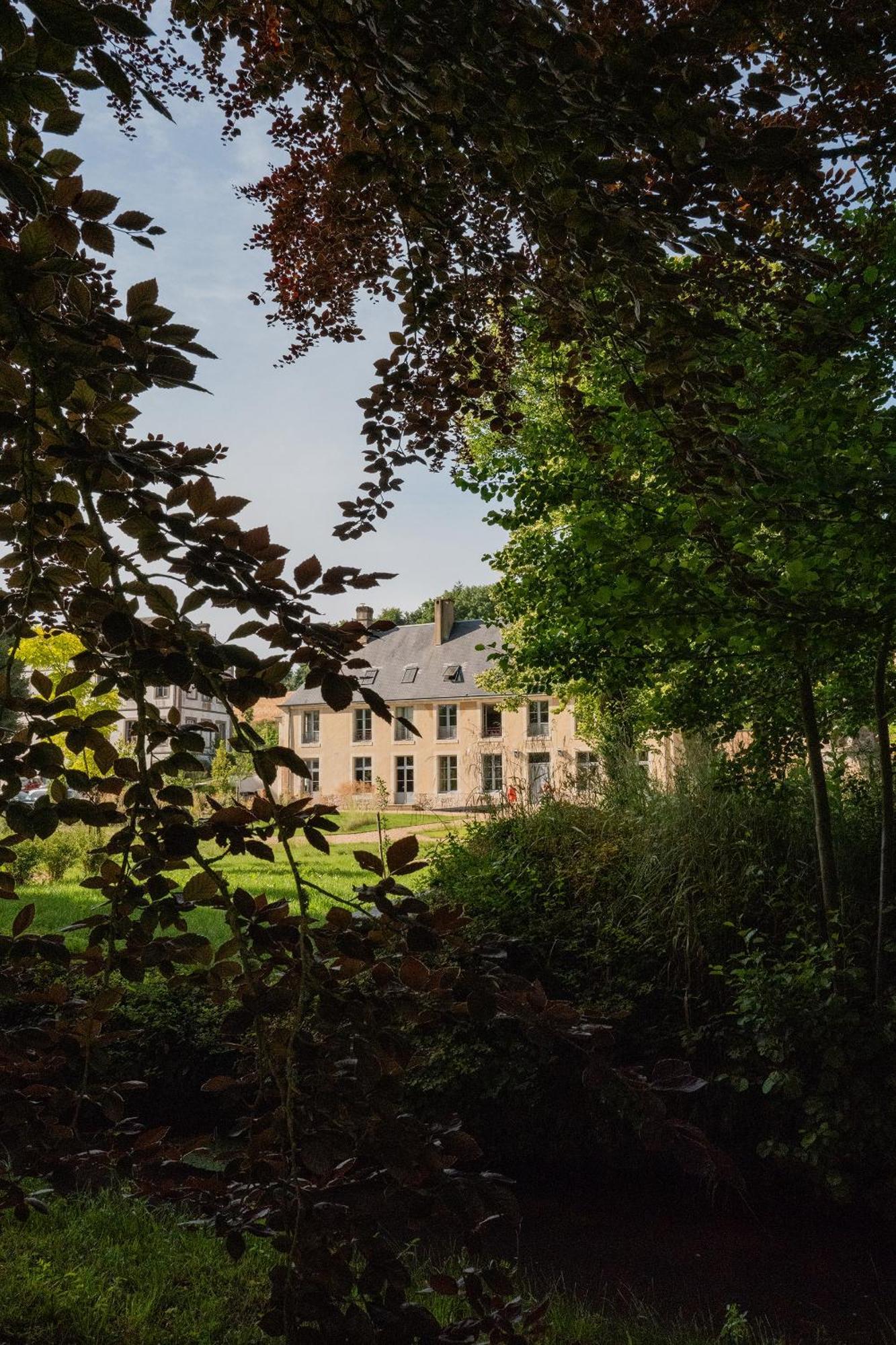 Hotel Les Pres Saint-Hilaire-le-Chatel Extérieur photo